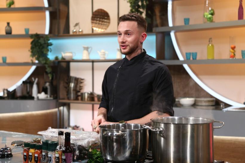 Chefi la cuțite, lider de piață  Ei sunt concurenții care au primit aseară 3 cuțite din partea juraților 18837751