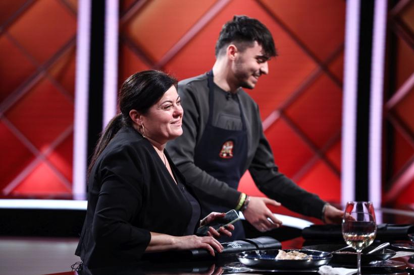 Chefi la cuțite, lider de piață  Ei sunt concurenții care au primit aseară 3 cuțite din partea juraților 18837752