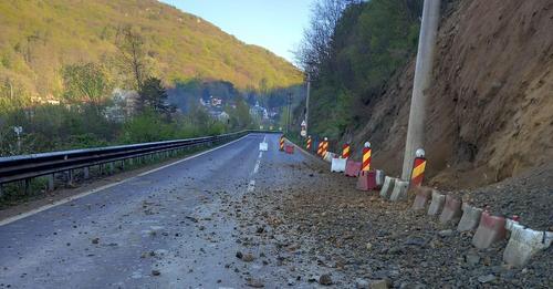 Restricții de trafic între Sibiu și Vâlcea: pe Valea Oltului sunt lucrări, pe Centura Călimănești cad pietre