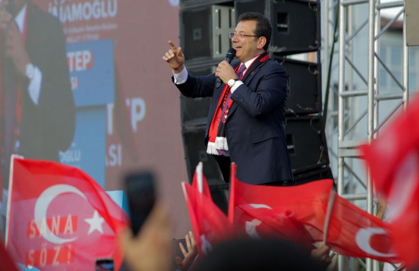 Se încing spiritele în Turcia! Atac cu pietre asupra unui opozant al preşedintelui Recep Tayyip Erdogan 18838279