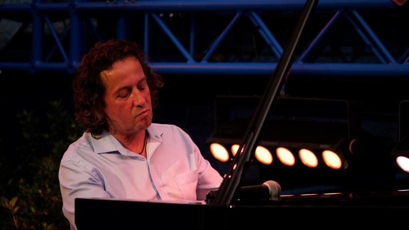 Turneul Național Pianul Călător 13 al pianistului Horia Mihail începe, în România, luni, 8 mai, la Deva 18838354