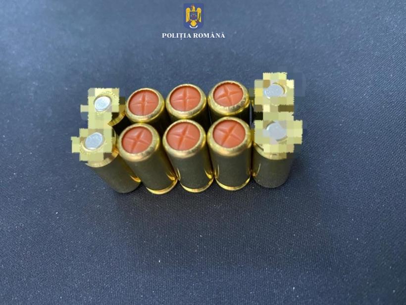 Un constănțean și-a comandat un pistol și o pușcă din străinătate. A fost prins când ridica coletul 18838515