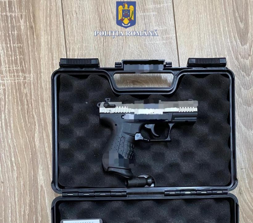 Un constănțean și-a comandat un pistol și o pușcă din străinătate. A fost prins când ridica coletul 18838516