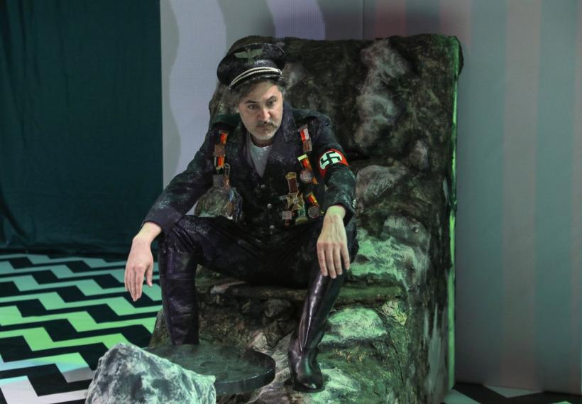 O farsă trepidantă și provocatoare: PERPLEX de Marius von Mayenburg 18838359