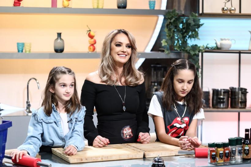 Surpriză de proporții pentru Chef Dumitrescu: soția și fiicele gătesc la Chefi la cuțite. Iar bootcamp-ul debutează în forță cu o probă complicată 18838553