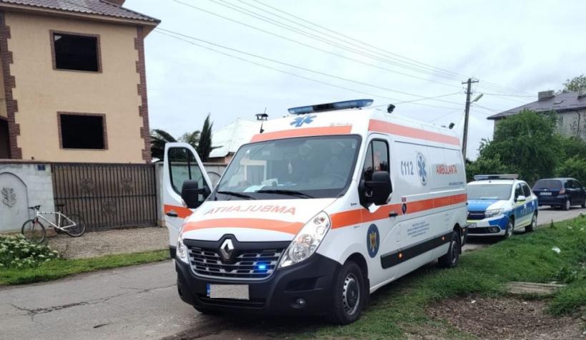 Moartea subită a unei adolescente din Vrancea. A murit după o sângerare nazală. „La începutul anului a căzut într-un magazin, am dus-o la spital şi a avut o răceală” 18838678