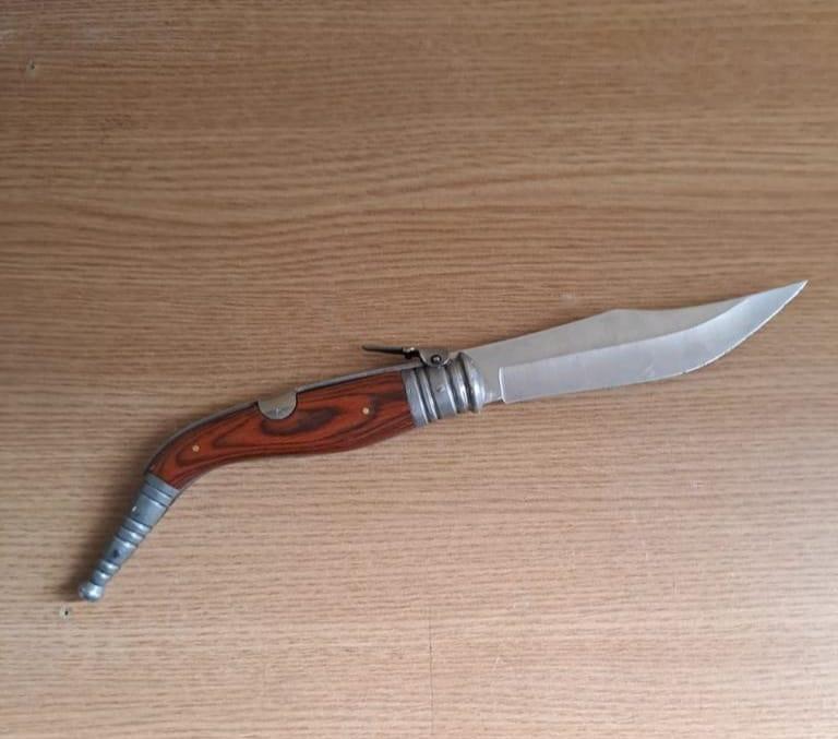Caz șocant într-un liceu din Craiova! Un adolescent a mers la școală înarmat cu un cuțit