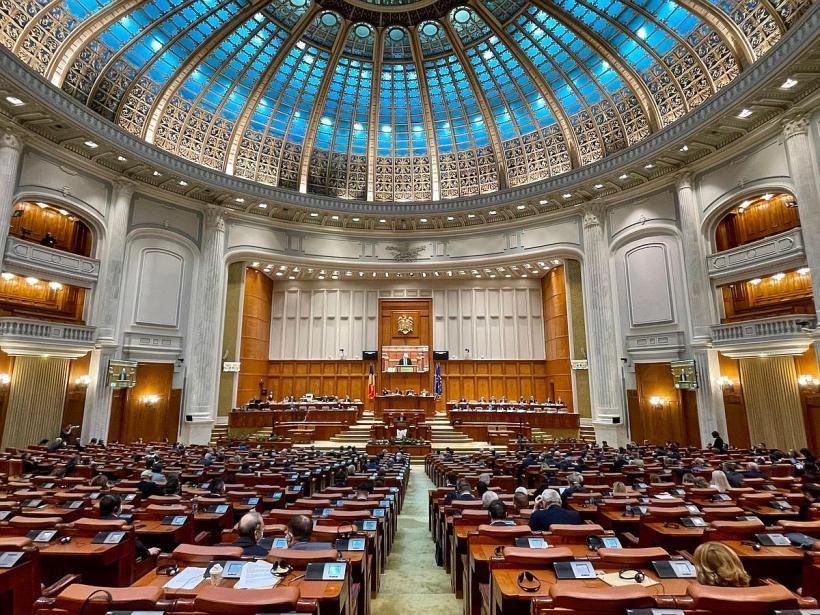 Liberalii vor lege pentru intonarea imnului de stat la deschiderea fiecărei şedinte a Parlamentului