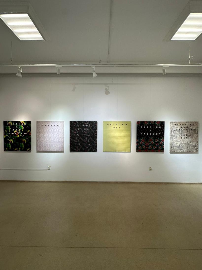 Interpretare modernă a artei primitive și cea mai caldă culoare, albastrul, în mai la Celula de Artă 18838960