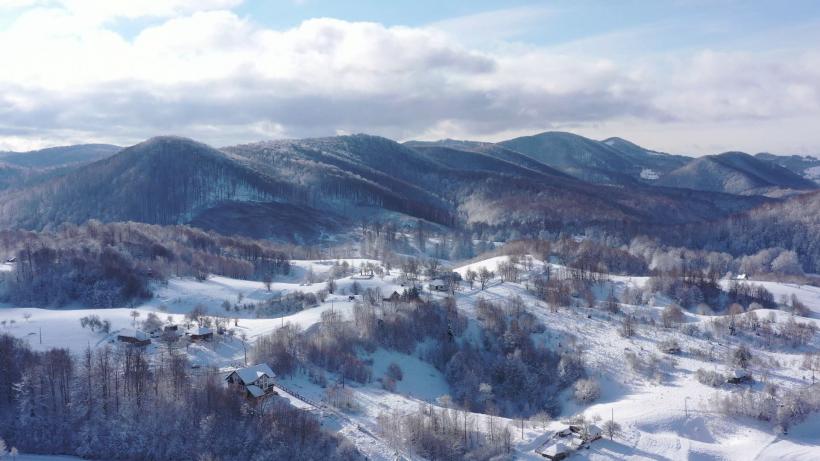 "Sătul de oraș", seria de reportaje Observator, Antena 1,o radiografie a fenomenului masiv pe care îl reprezintă mutarea tinerilor la sat 18839080