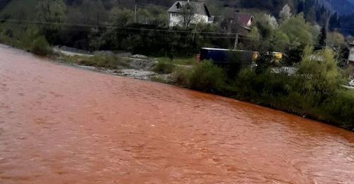 Râul Bistriţa, poluat masiv cu apă de la mina Isipoaia. Mesaj RO ALERT pentru populație