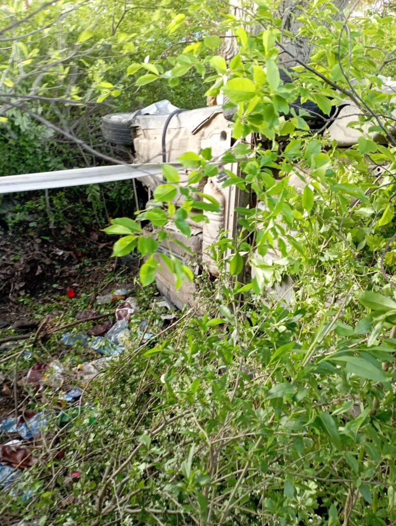 Un mort și un rănit grav după ce o mașină a intrat într-un copac la Vaslui 18839313