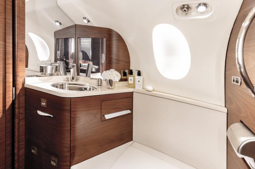 Cum arată avionul de lux care îl va duce pe Klaus Iohannis în Islanda. Vizita va avea loc în perioada 16-17 mai 2023 18839537