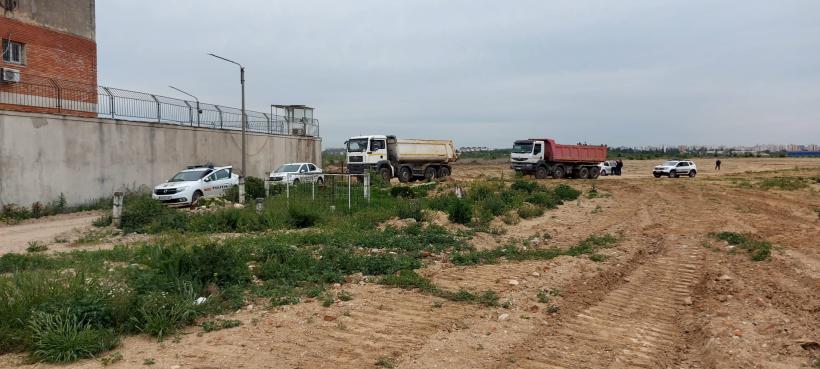 Camioane care descărcau ilegal deșeuri în Sectorul 5, confiscate de autorități FOTO și VIDEO