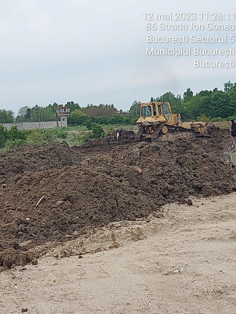Camioane care descărcau ilegal deșeuri în Sectorul 5, confiscate de autorități FOTO și VIDEO 18839472