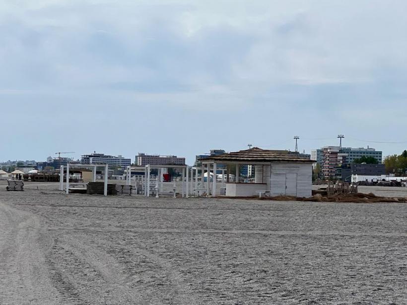 La jumătatea lunii mai, plajele încă nu sunt amenajate 18839350