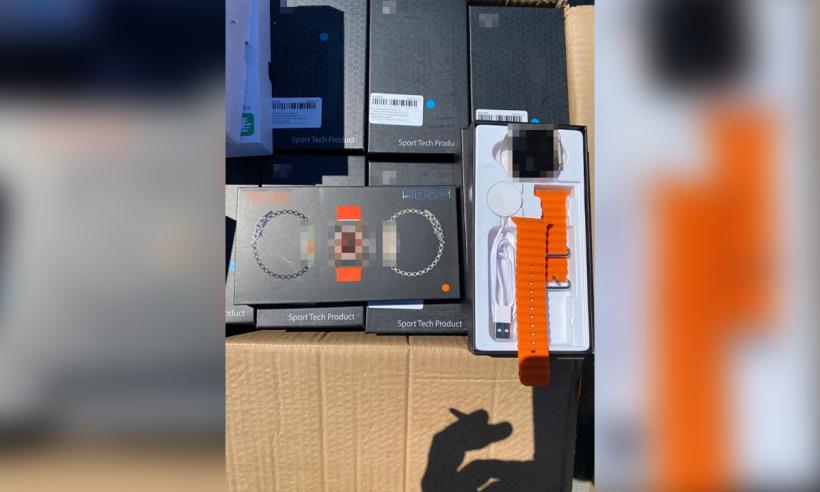 Ceasuri inteligente false, de aproape 1,3 milioane de lei, confiscate în Portul Constanța 18839523