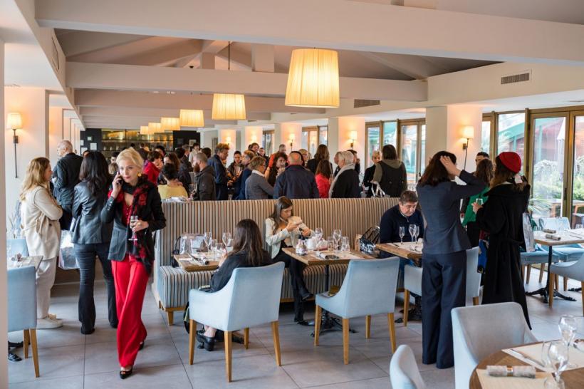 De la numărul de vizitatori, până la numărul achizițiilor de opere de artă – prima ediție RAD Art Fair a fost, în egală măsură, un succes și o bucurie! 18839493