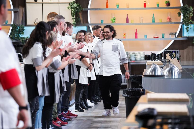 Discuții aprinse între jurați încă de la primul battle al sezonului 11 Chefi la cuțite  Chef Sorin Bontea: „M-am enervat. Zic să nu mai gătim, că n-are sens!” 18839509