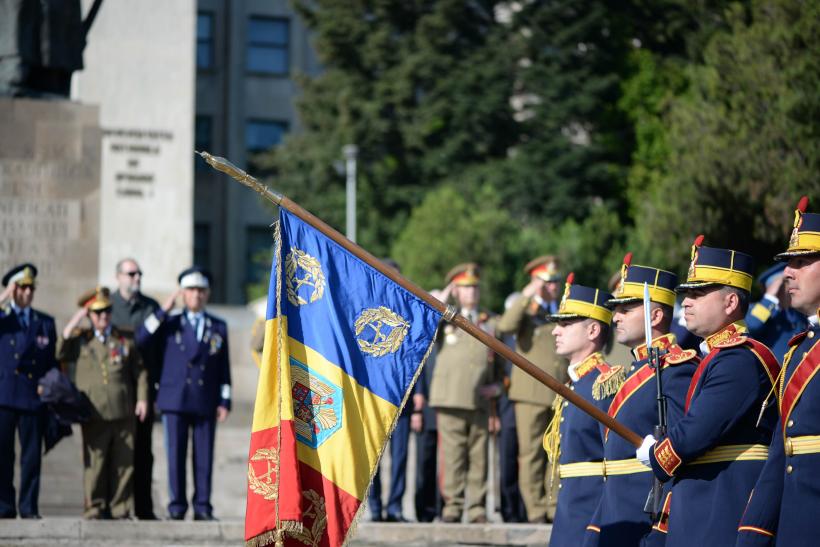 Ceremonie în Parcul Carol I pentru a marca centenarul depunerii osemintelor Ostașului Necunoscut 18839826