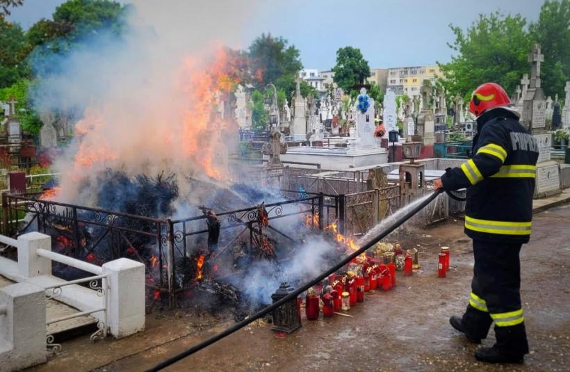 Incendiu într-un cimitir din Giurgiu