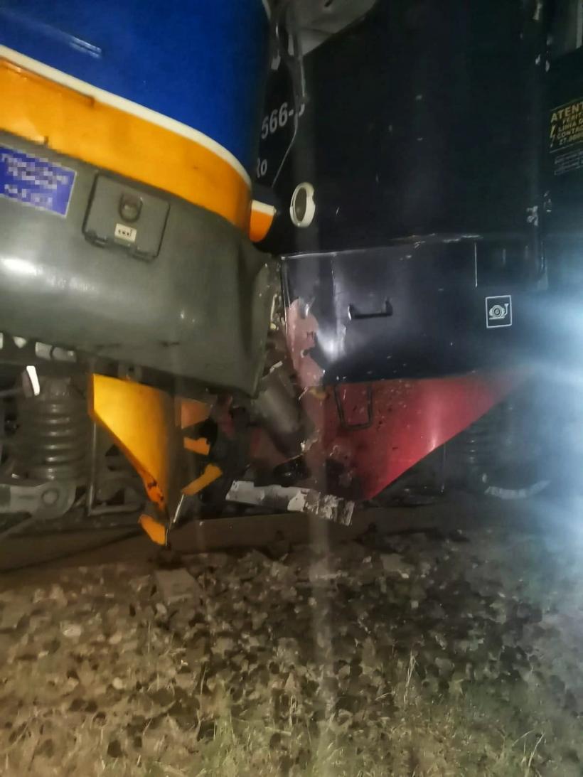 UPDATE Încă un accident feroviar: două locomotive s-au ciocnit în Giurgiu. Victimele, transportate la spital 18839823