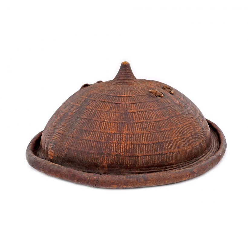 Pipa Reginei Elisabeta și sabia lui Saddam Husein, scoase la licitație 18839834