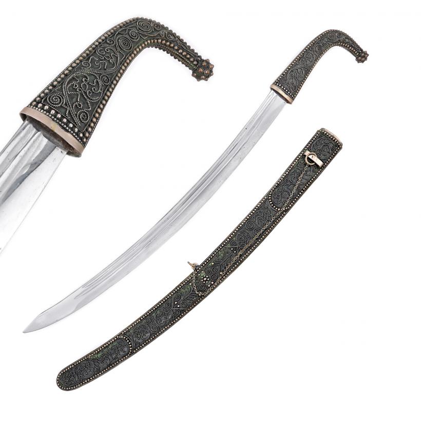 Pipa Reginei Elisabeta și sabia lui Saddam Husein, scoase la licitație 18839835