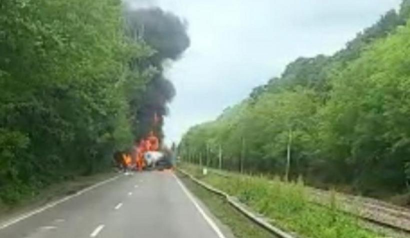 UPDATE Pericol de incendiu! O cisternă a luat foc pe Centura Capitalei 18840042