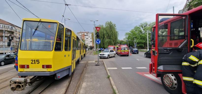 Accident între două tramvaie, în Oradea