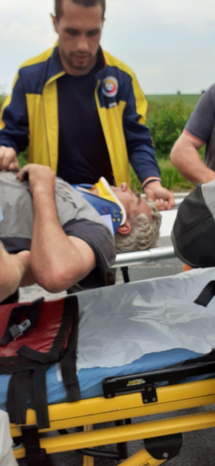 Accident pe DJ 201 B în Ialomița. Un autocamion cu remorcă, a derapat, iar remorca acestuia s-a răsturnat. O persoană a fost rănită 18840360