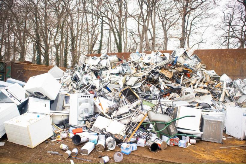 Circa 200 de tone de deșeuri au fost depistate la intrarea în România