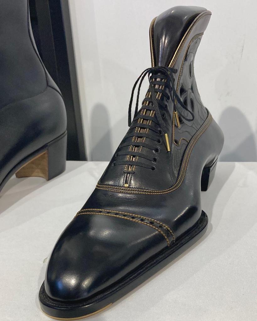 PREMIERĂ: Un român, pe podiumul World Championship of Shoemaking. A creat unul din cei mai frumoși pantofi văzuți vreodată 18840207