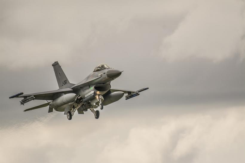 SUA dă undă verde aliaților pentru livrările de avioane F-16 în Ucraina
