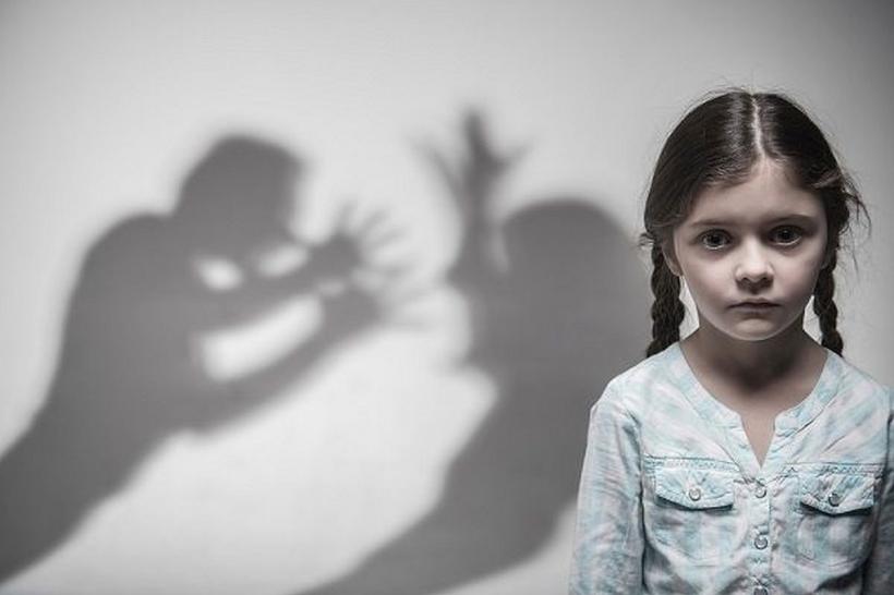 Violența domestică face ravagii în România. 18.000 de cazuri în primele 4 luni din 2023. Mii de victime sunt copii