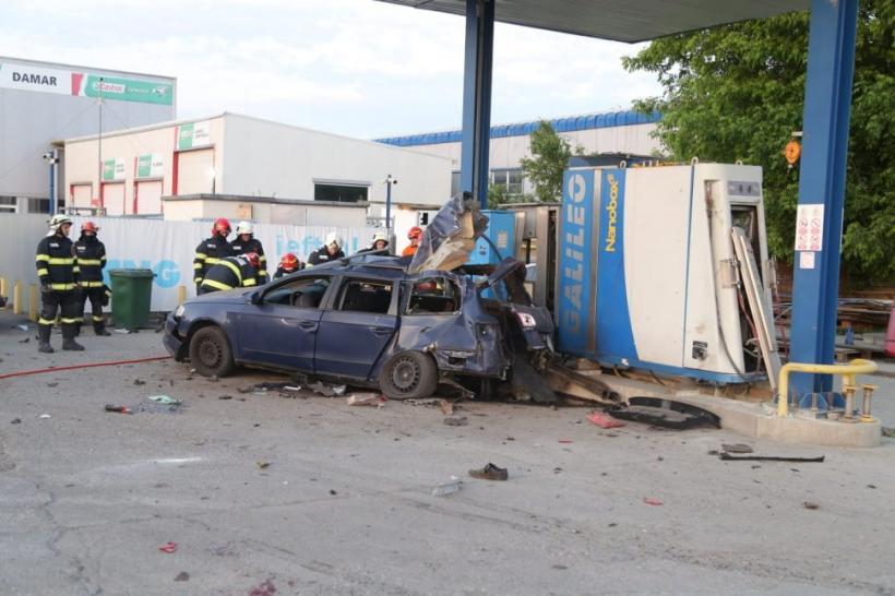 Tragedie în localitatea Pantelimon, județul Ilfov. O mașină a explodat într-o stație de alimentare cu gaz. Un tânăr a murit