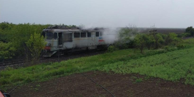 Arde locomotiva unui tren de marfă, în Dâmbovița