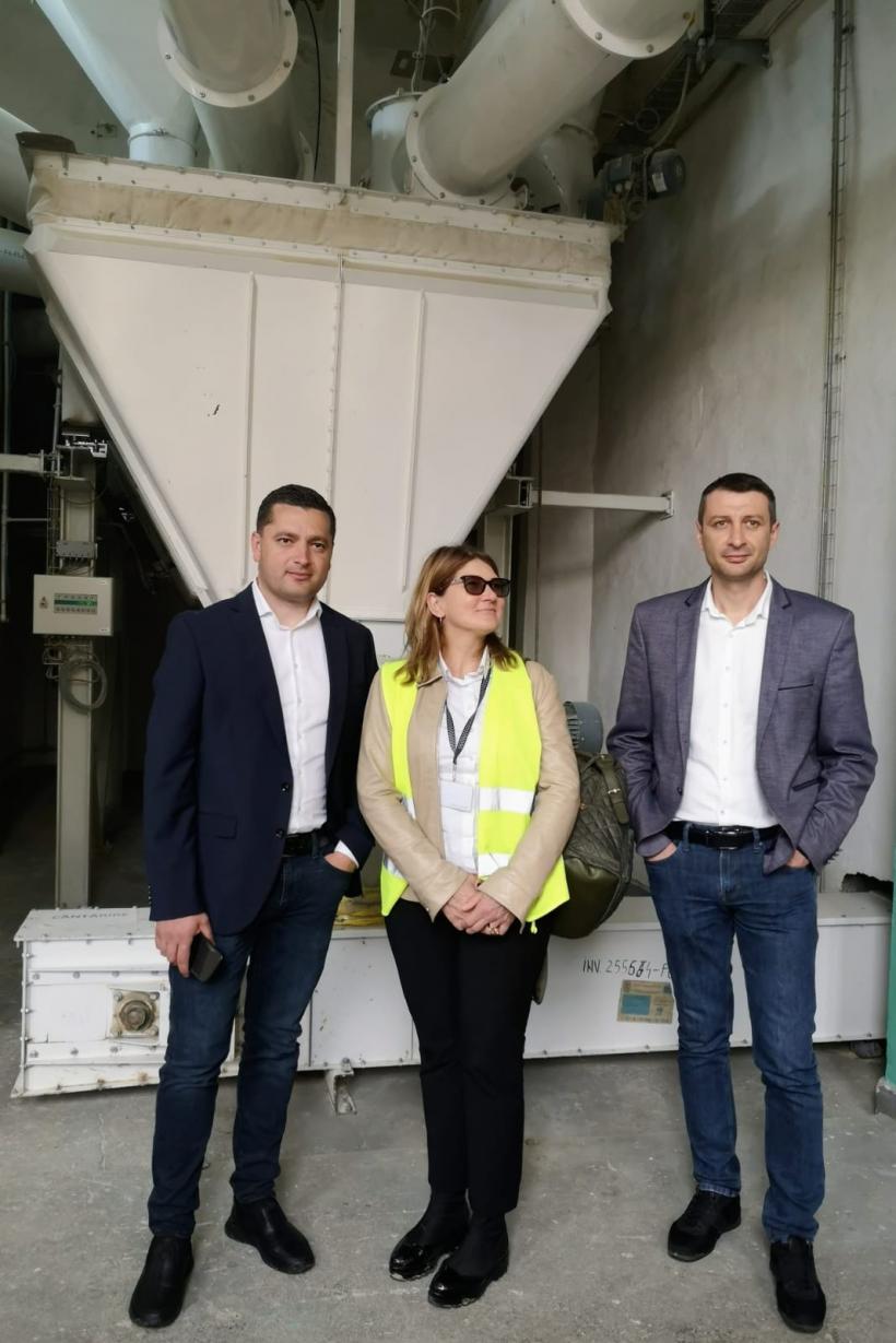 Cum reușesc fermierii români să nu mai stea la mâna intermediarilor. Cerealele, vândute la preț mai bun 18840594