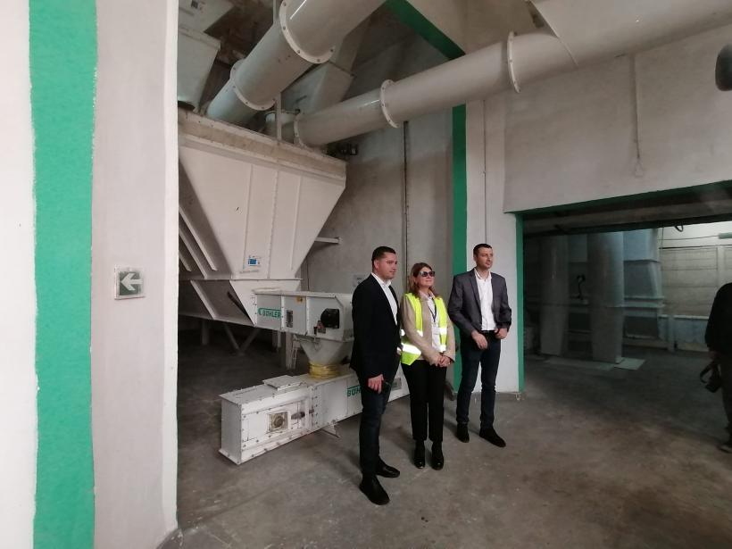 Cum reușesc fermierii români să nu mai stea la mâna intermediarilor. Cerealele, vândute la preț mai bun 18840597