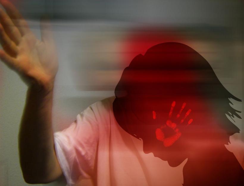 O fetiţă de nici 10 ani şi-a denunţat tatăl la Poliţie pentru viol