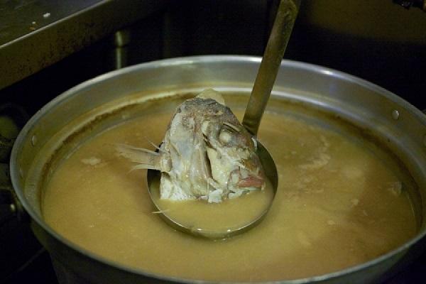 Zamă de pește: Storceag, borș pescăresc, halászcsárda sau bouillabaisse 18840624