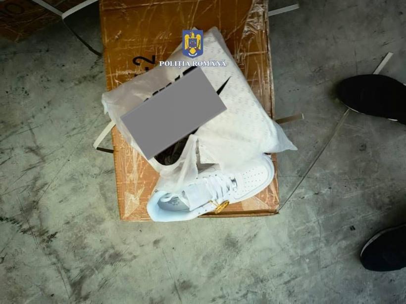 Peste 80.000 de perechi de încălțăminte sport contrafăcute, confiscate de polițiști 18840994