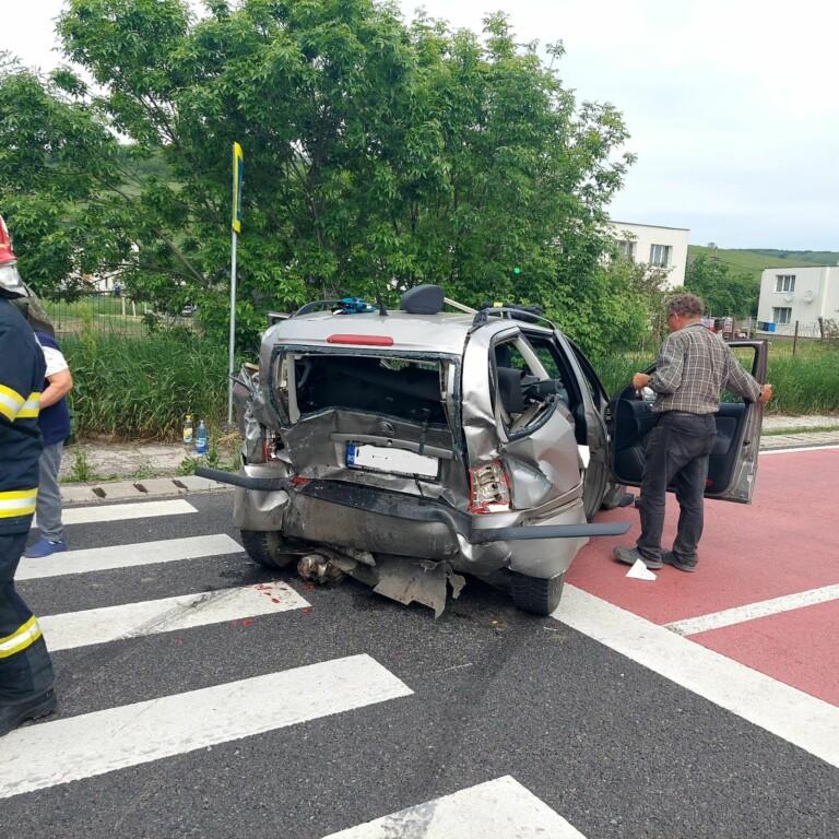 Accident grav în Cluj. Trei persoane au ajuns la spital
