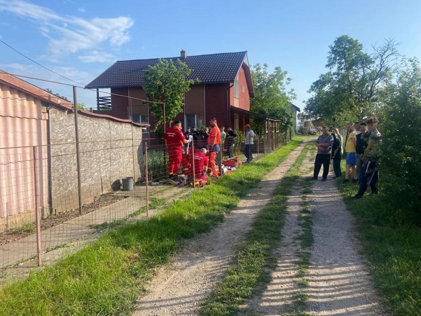 Tragedie în Hunedoara: Un bărbat a murit electrocutat în timp ce tăia iarba din curtea casei 18841246
