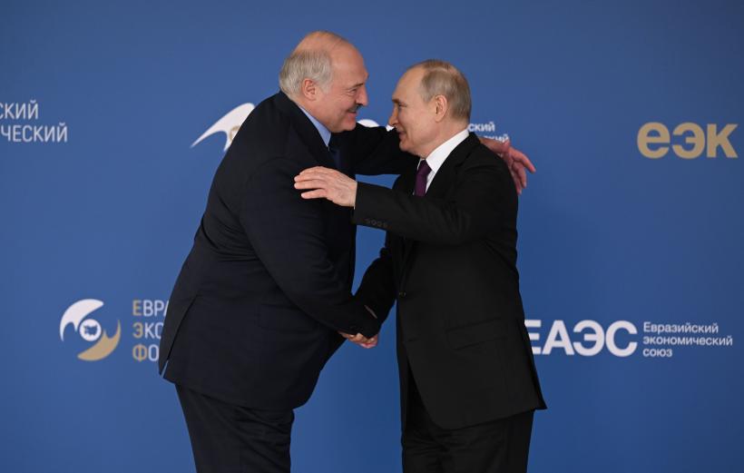 Lukaşenko afirmă că Rusia a început să transfere arme nucleare tactice în Belarus