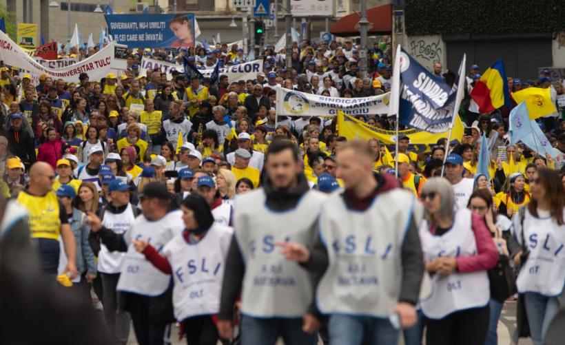 Oferta Guvernului în timp ce 3.500 de profesori protestează în Piața Victoriei