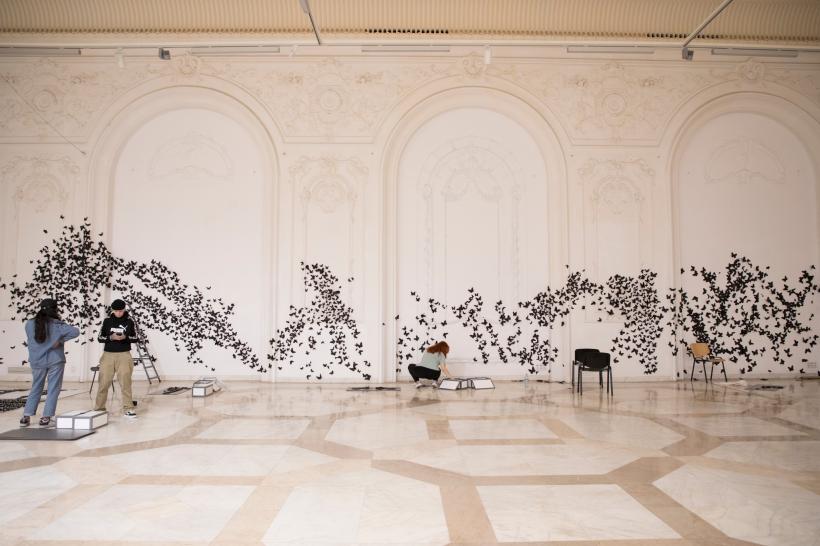 Muzeul Național de Artă Contemporană lansează joi noul sezon expozițional. Instalația vedetă: Black Cloud 18841268