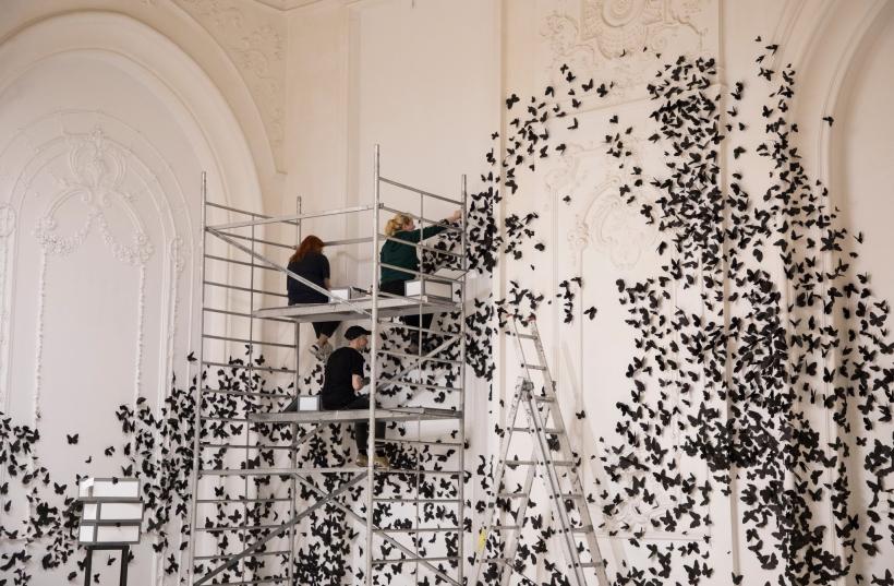 Muzeul Național de Artă Contemporană lansează joi noul sezon expozițional. Instalația vedetă: Black Cloud 18841270