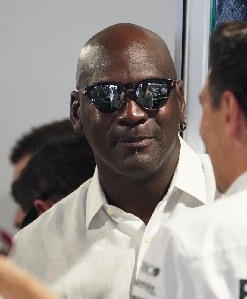 Tricoul olimpic al lui Michael Jordan, vândut la licitație cu peste 3 milioane de dolari 18841431