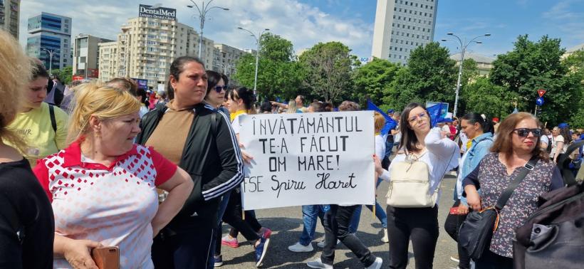 Premieră în România: Companiile private iau poziţie şi cer majorarea salariilor profesorilor 18841498